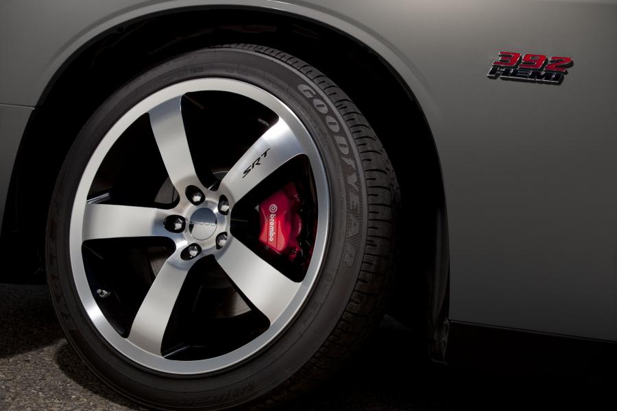  Dodge Challenger SRT8 2012 года  (фото 4 из 11)